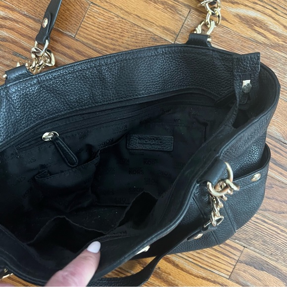 Michael Kors back and gold purse - Picture 5 of 6